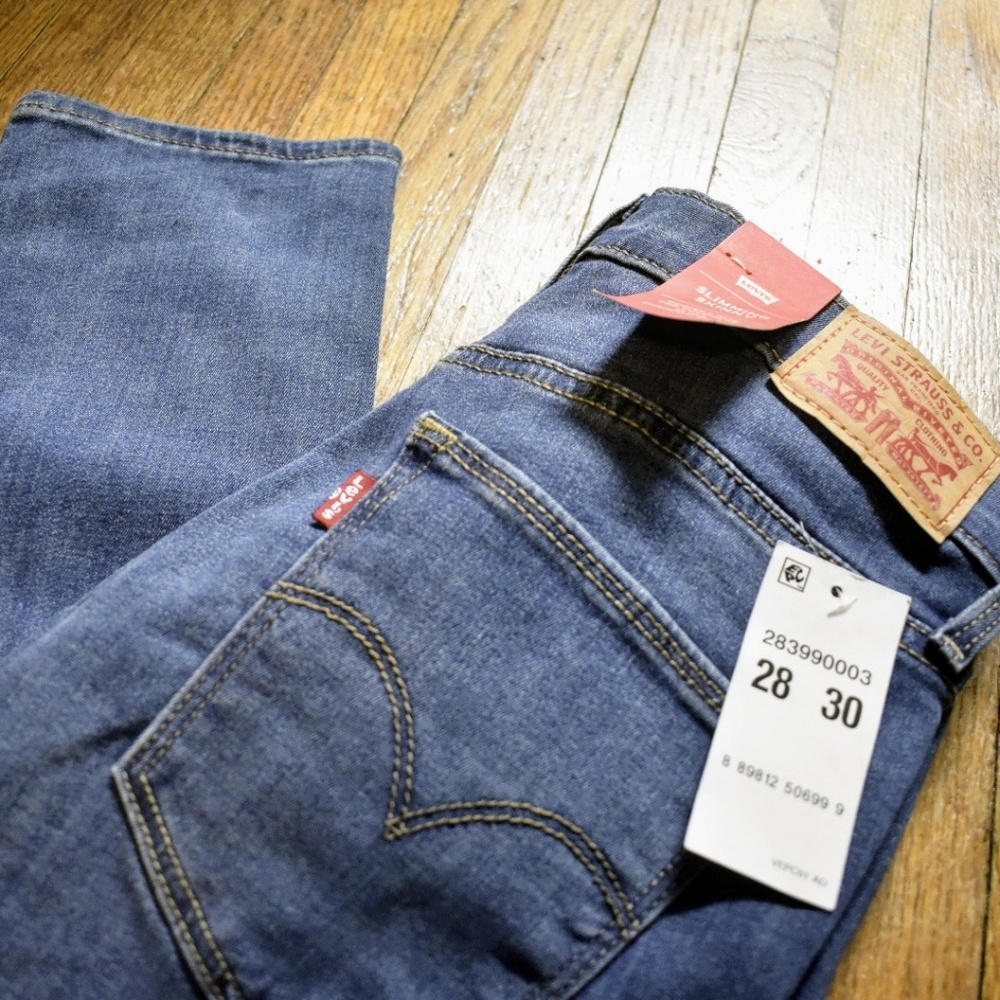 NWT Levi's Slimming Skinny Jeans with 10" Rise